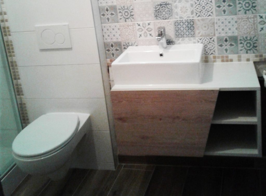 toilettes et lavabo